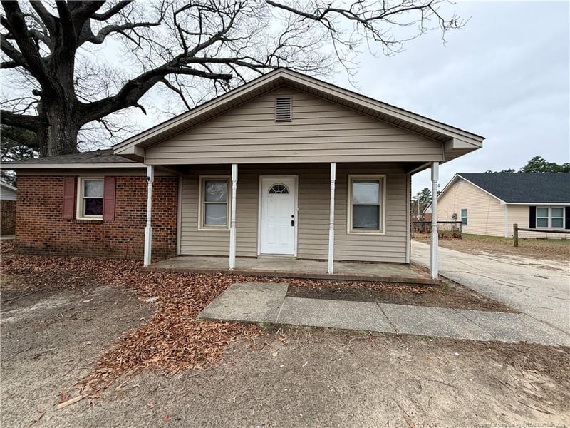 1015 Abrams St, Fayetteville, NC 28311