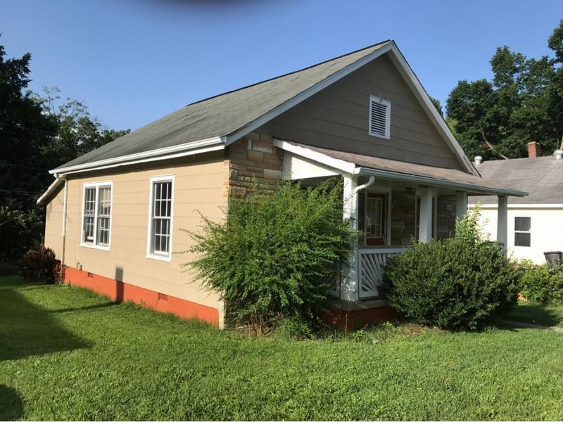 1015 Ava St, Burlington, NC 27215