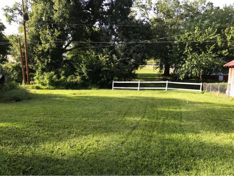 1015 Ava St, Burlington, NC 27215