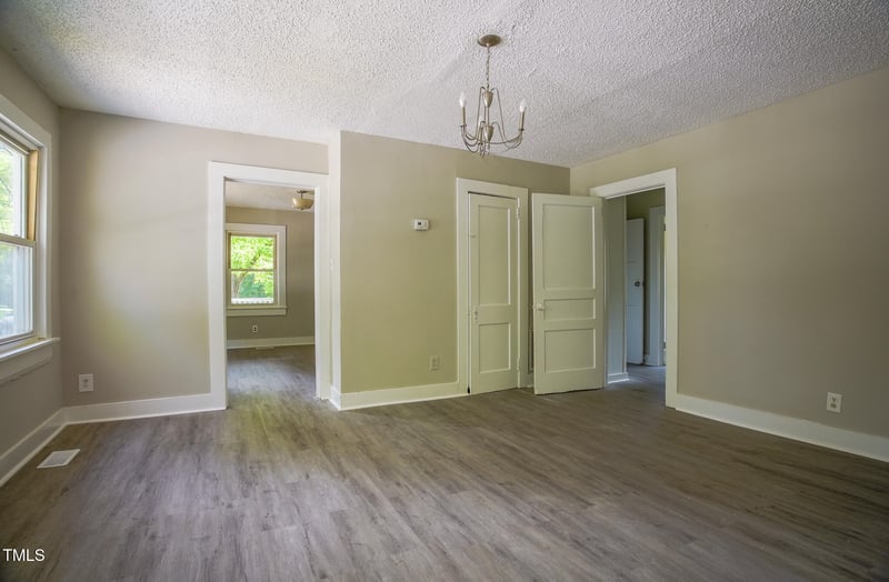 1015 Cross Link Rd, Raleigh, NC 27610