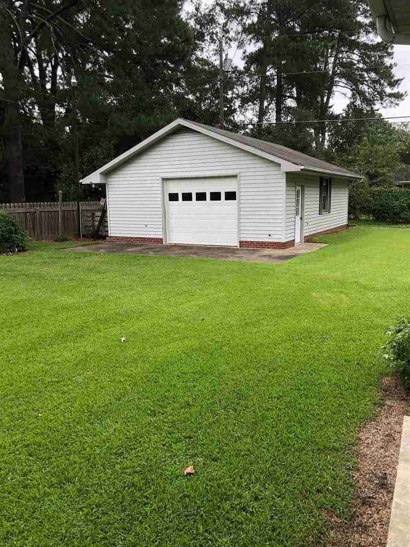 1015 S First St, Smithfield, NC 27577