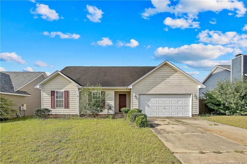 1015 Gatesville Dr, Hope Mills, NC 28348