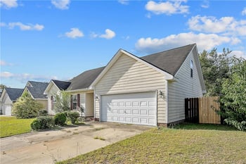 1015 Gatesville Dr, Hope Mills, NC 28348