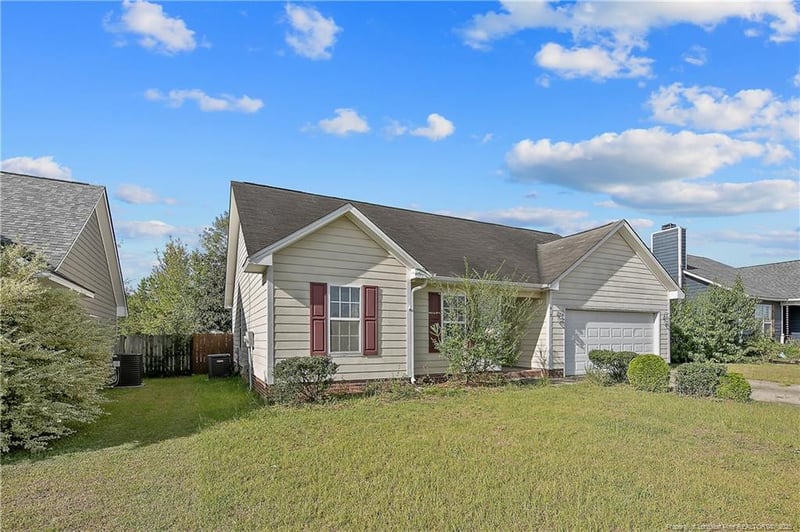 1015 Gatesville Dr, Hope Mills, NC 28348