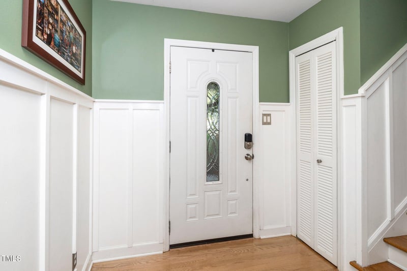 1015 Manchester Dr, Cary, NC 27511