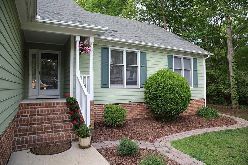 1015 Shady Ln, Durham, NC 27712