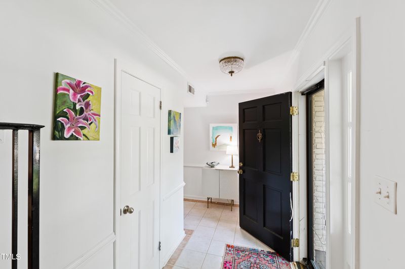 1016 Cedarhurst Dr, Raleigh, NC 27609