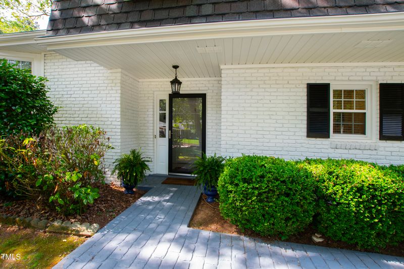 1016 Cedarhurst Dr, Raleigh, NC 27609