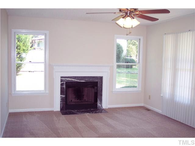 1016 Deep Canyon Dr, Clayton, NC 27520