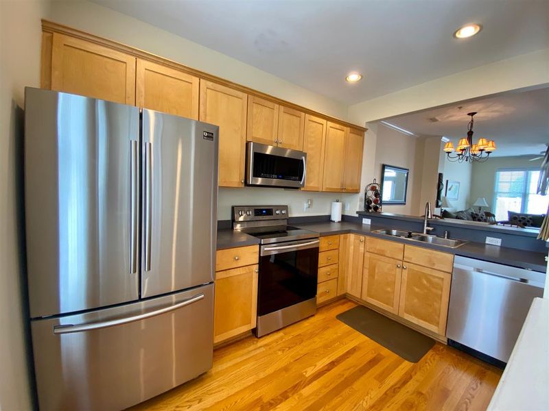 1016 Highgrove Dr, Chapel Hill, NC 27516