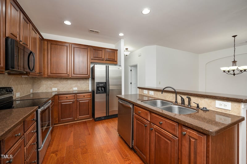 1016 Kingston Grove Dr, Cary, NC 27519