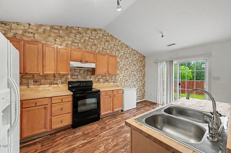 1016 Penncross Dr, Raleigh, NC 27610
