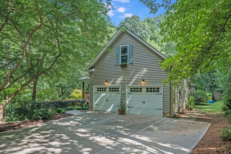 1016 Shadywood Ln, Raleigh, NC 27603