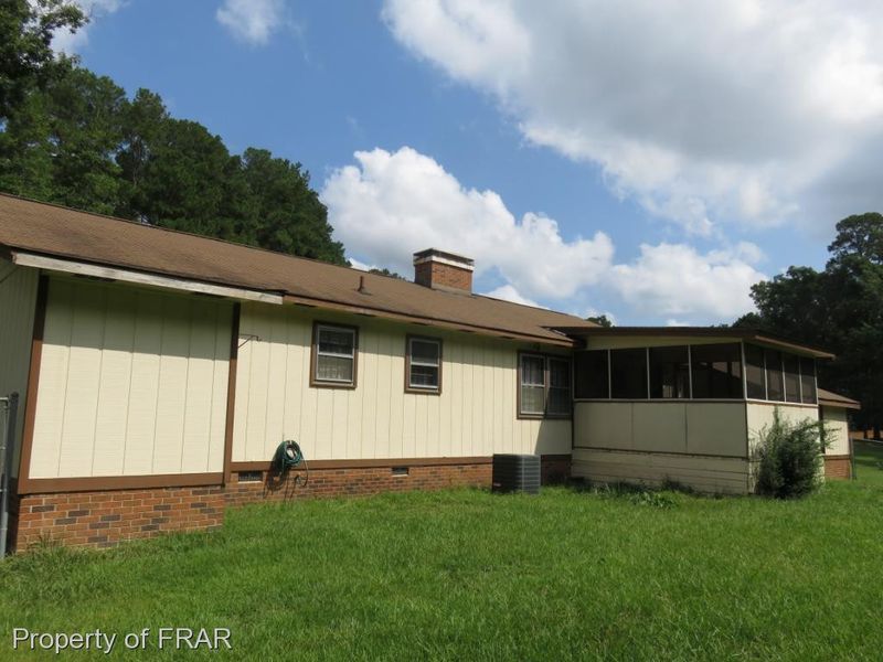 1017 Bent Pine Cir, Sanford, NC 27330