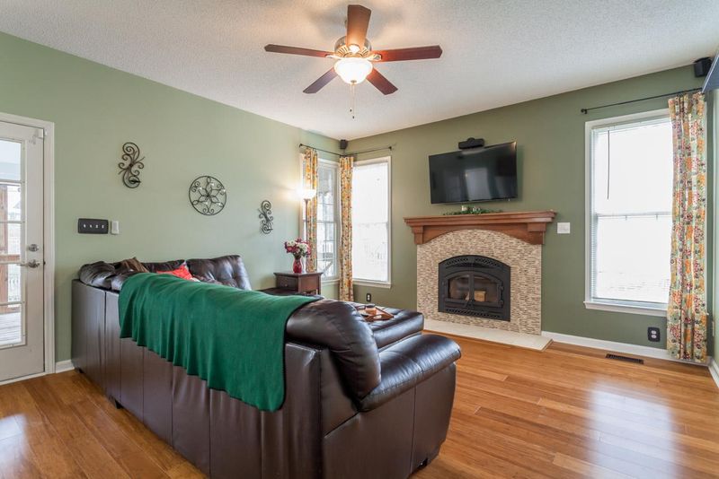 1017 Blackpine Ct, Knightdale, NC 27545