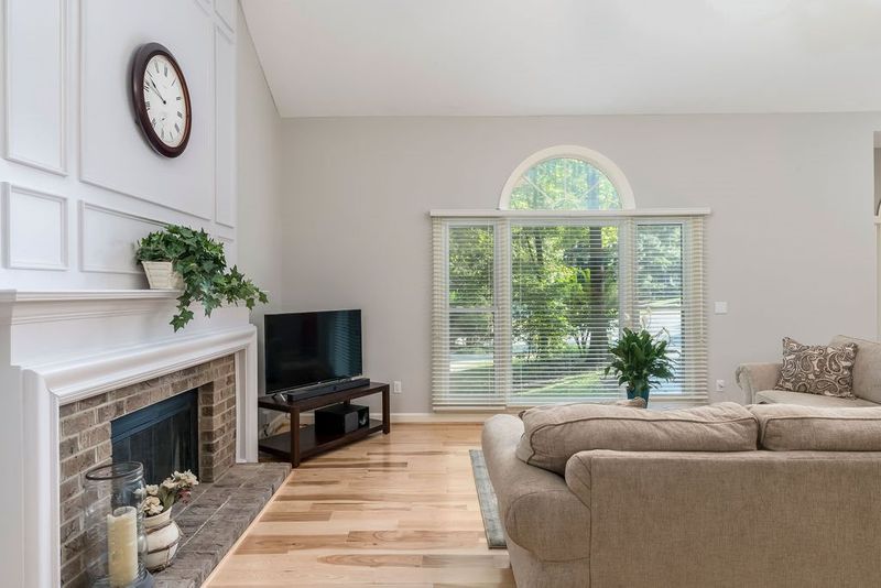 1017 Camberley Dr, Apex, NC 27502