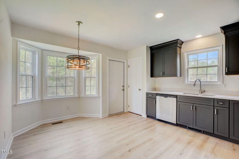 1017 Forest Glen Dr, Raleigh, NC 27603