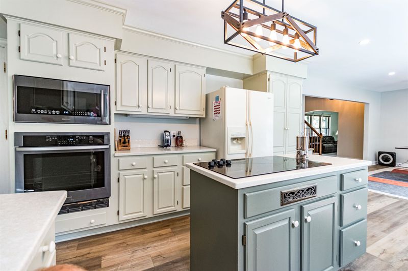 1017 Mulberry Rd, Clayton, NC 27520