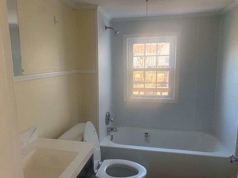 1017 N Park Ave, Burlington, NC 27217