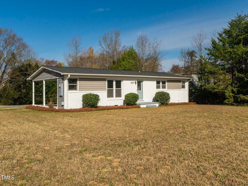 1018 Roxboro St, Haw River, NC 27258