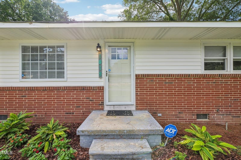 1019 Greenwich St, Raleigh, NC 27610