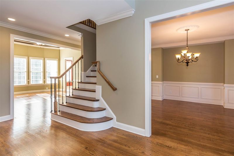 1019 Grogans Mill Dr, Cary, NC 27519