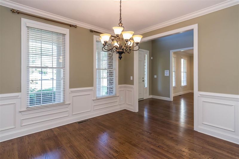 1019 Grogans Mill Dr, Cary, NC 27519