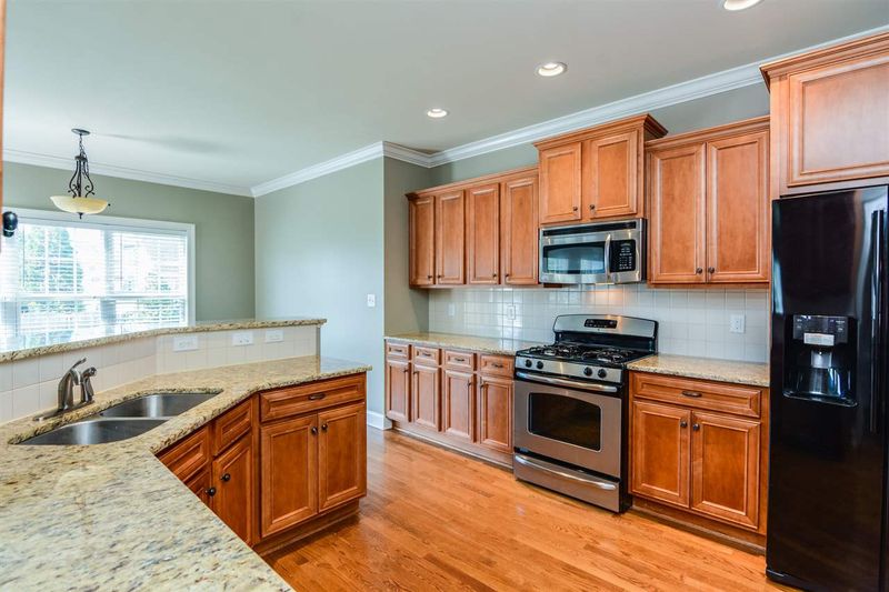 1019 Lyndhurst Dr, Knightdale, NC 27545