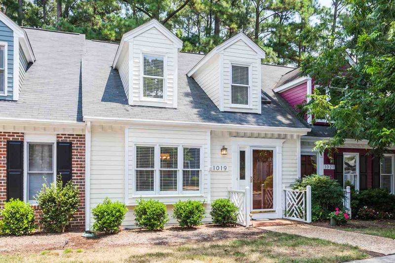 1019 Oak Lake Ct, Raleigh, NC 27606