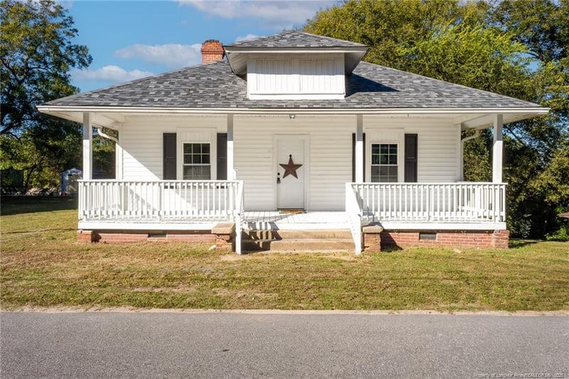 102 17th St, Erwin, NC 28339