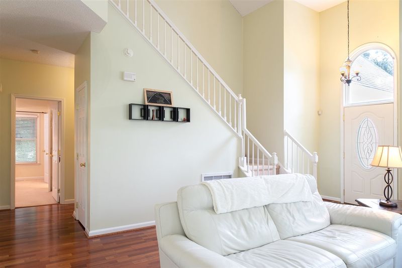 102 Armfield Ct, Cary, NC 27519