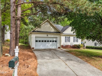 102 Ashton Ct, Clayton, NC 27527