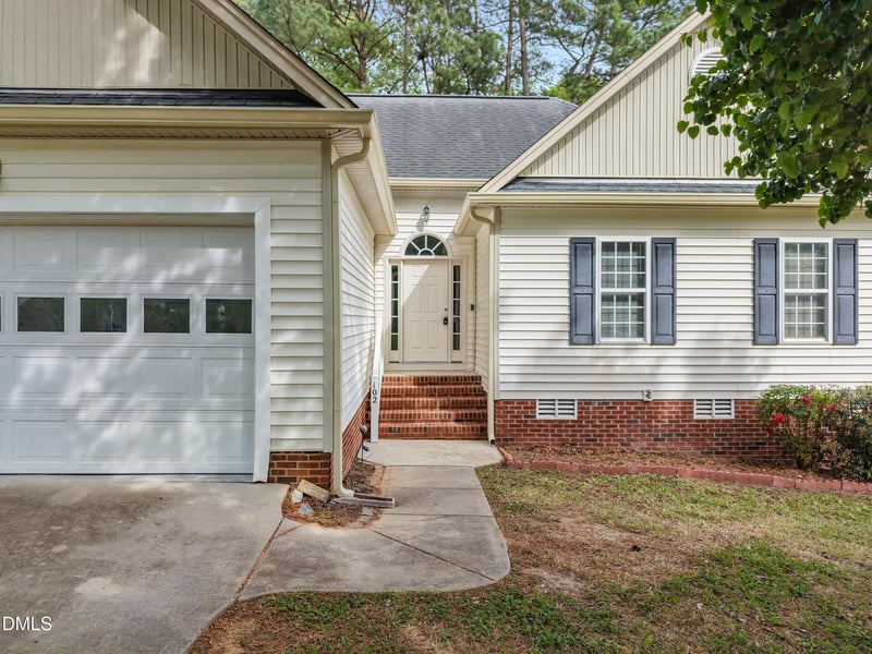 102 Ashton Ct, Clayton, NC 27527