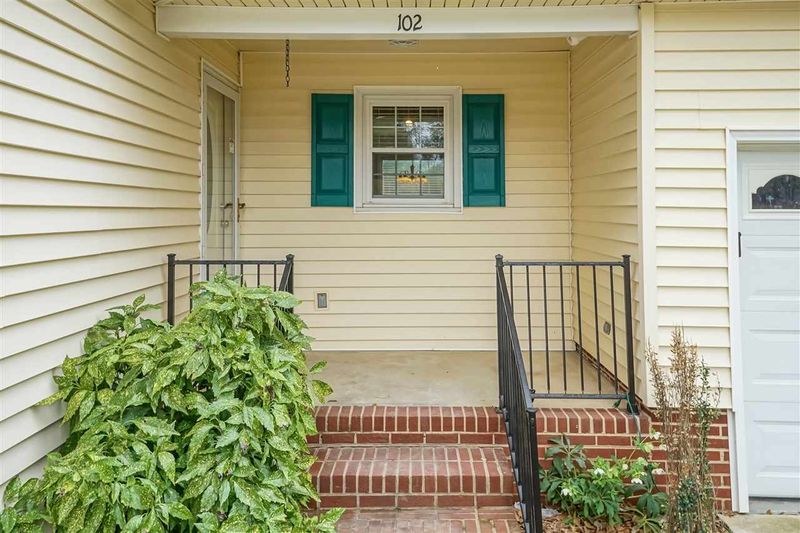 102 Bainbridge Cir, Garner, NC 27529