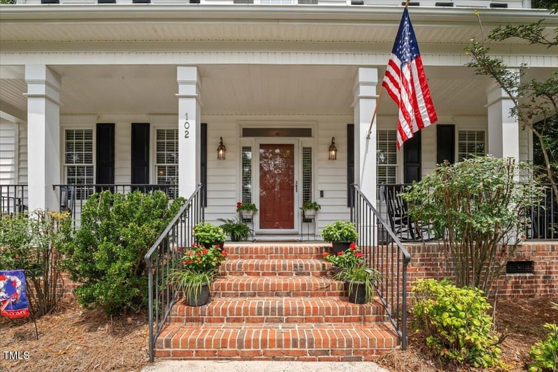 102 Barometer Ln, Cary, NC 27513