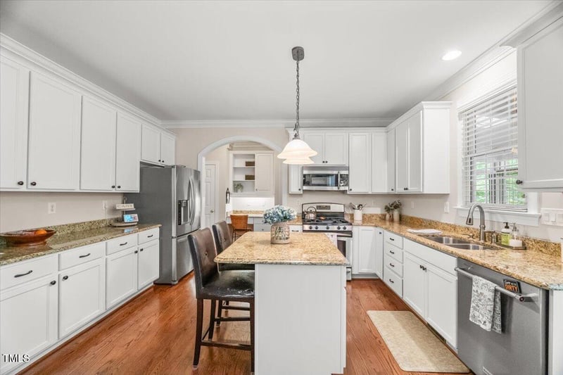 102 Barometer Ln, Cary, NC 27513