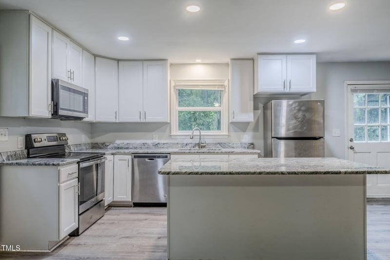 102 Bend Dr, Knightdale, NC 27545