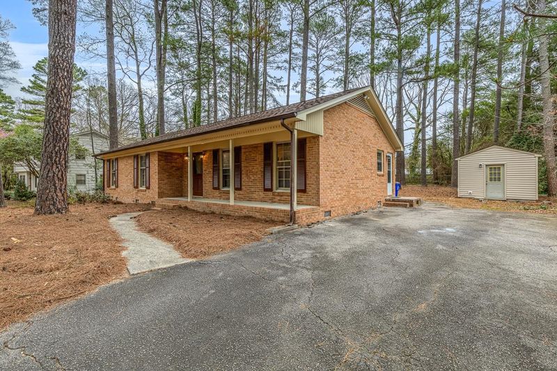 102 Bennington Dr, Chapel Hill, NC 27516