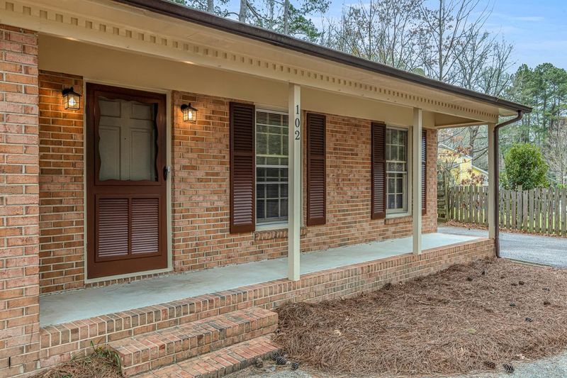 102 Bennington Dr, Chapel Hill, NC 27516
