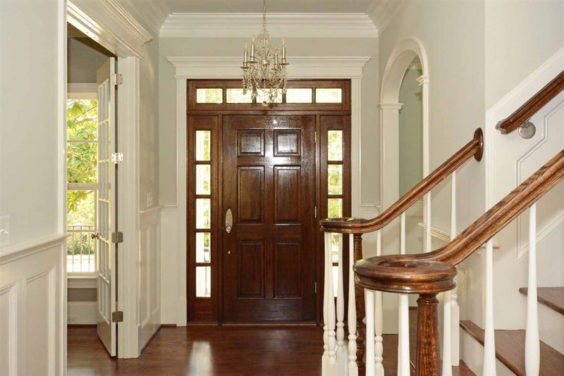 102 Berkshire Rd, Raleigh, NC 27608