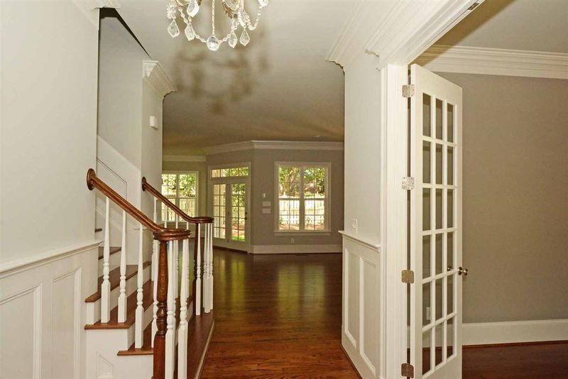 102 Berkshire Rd, Raleigh, NC 27608