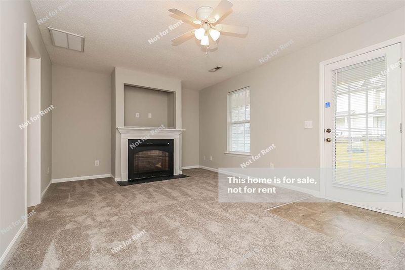 102 Blackthorne Ct, Clayton, NC 27520