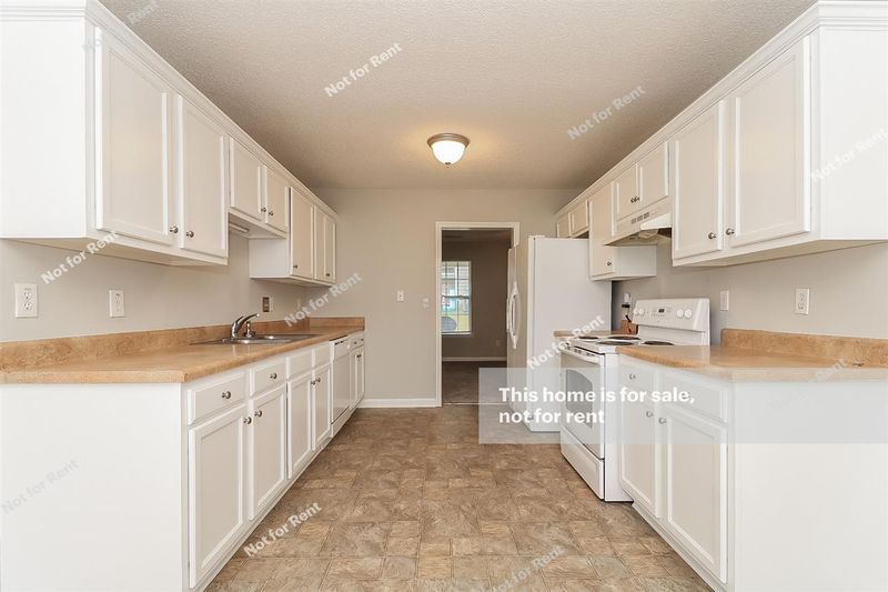 102 Blackthorne Ct, Clayton, NC 27520