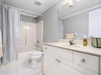102 Braelands Dr, Cary, NC 27518