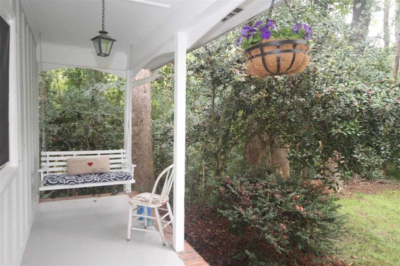 102 Brandywine Dr, Chapel Hill, NC 27516