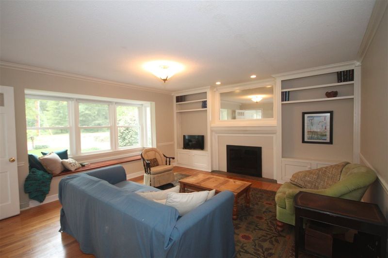 102 Brandywine Dr, Chapel Hill, NC 27516