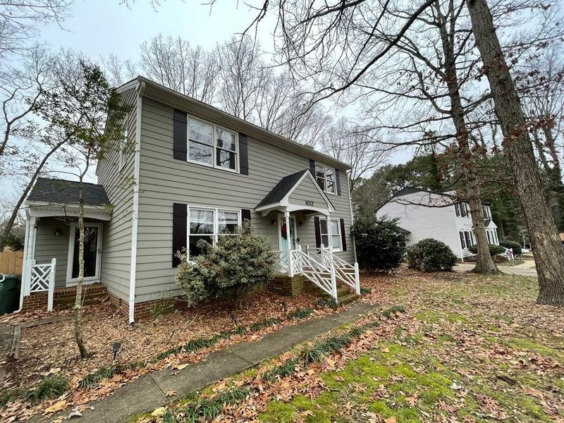 102 Brandywine Dr, Raleigh, NC 27607