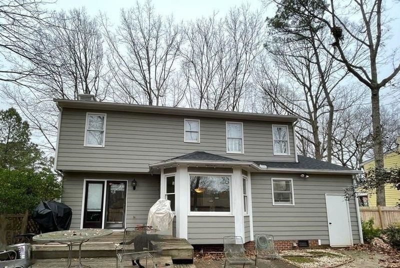 102 Brandywine Dr, Raleigh, NC 27607