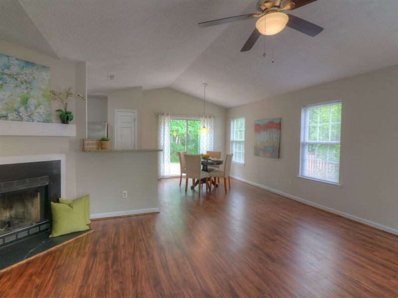 102 Breezemere Ct, Apex, NC 27502