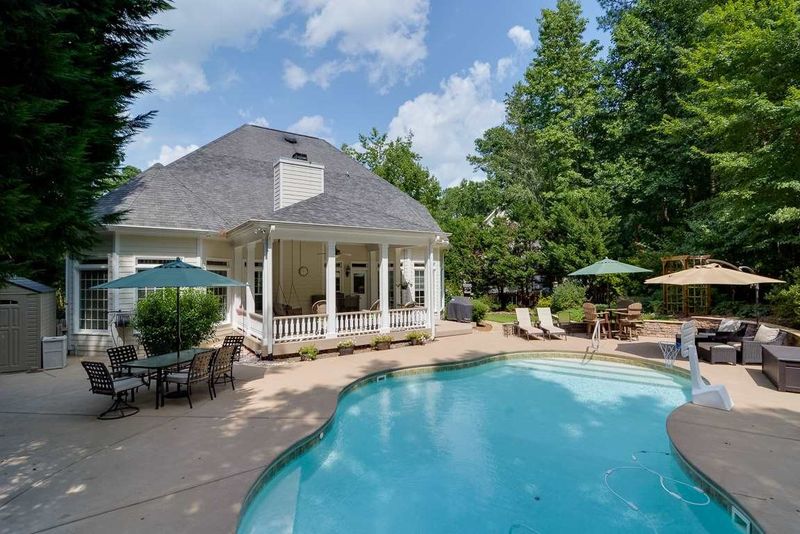 102 Breyman Ct, Cary, NC 27511
